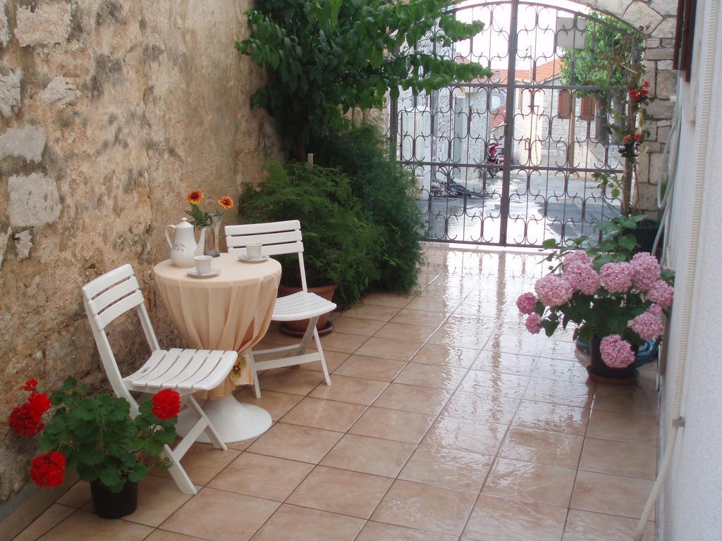 Old Town Center Apartments Supetar Phòng bức ảnh