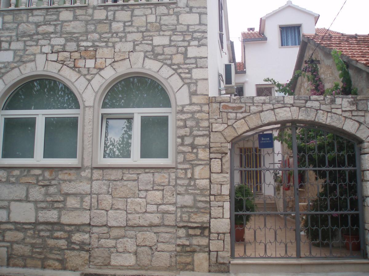 Old Town Center Apartments Supetar Ngoại thất bức ảnh